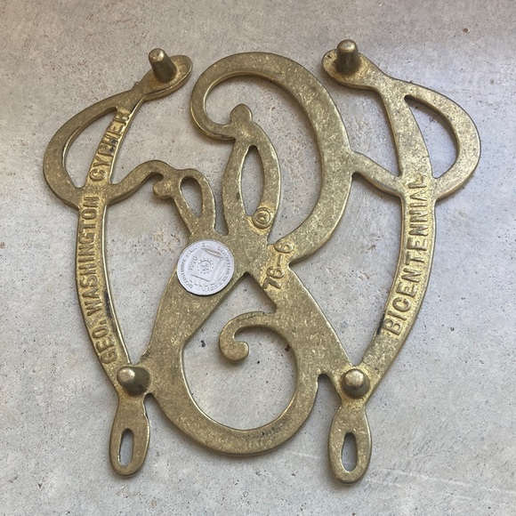 Bicentennial Geo. Washington cypher solid polished brass trivet 76-6 with coa - Picture 3 of 6